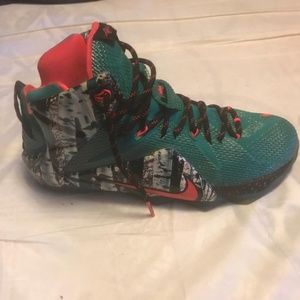 kyrie irving tennis shoes